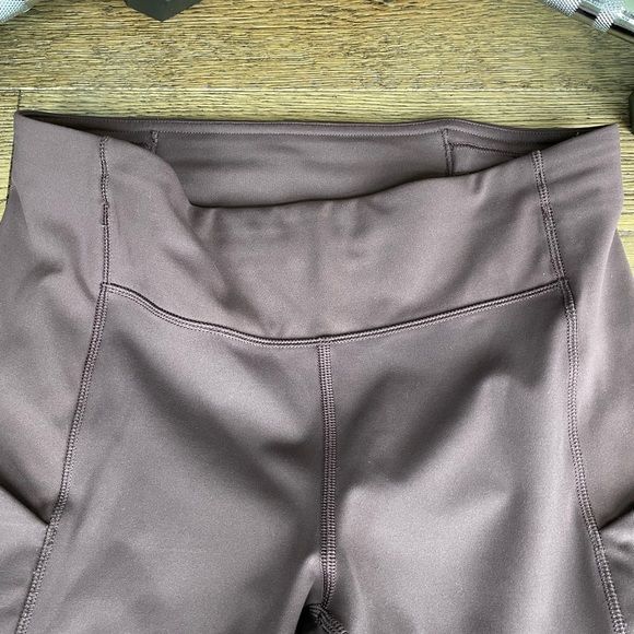 Lululemon cropped leggings, 19 inch inseam - Picture 4 of 6